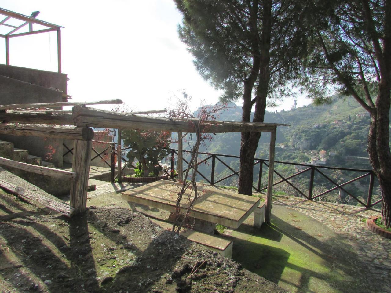 Rifugio Dei Tre Pini Konuk evi Castelmola Dış mekan fotoğraf