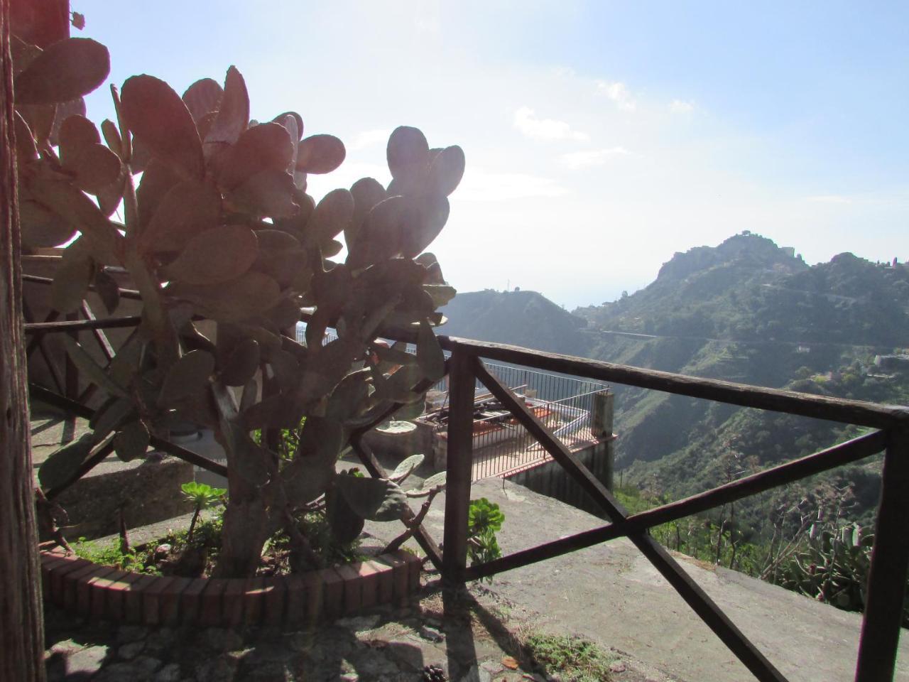 Rifugio Dei Tre Pini Konuk evi Castelmola Dış mekan fotoğraf